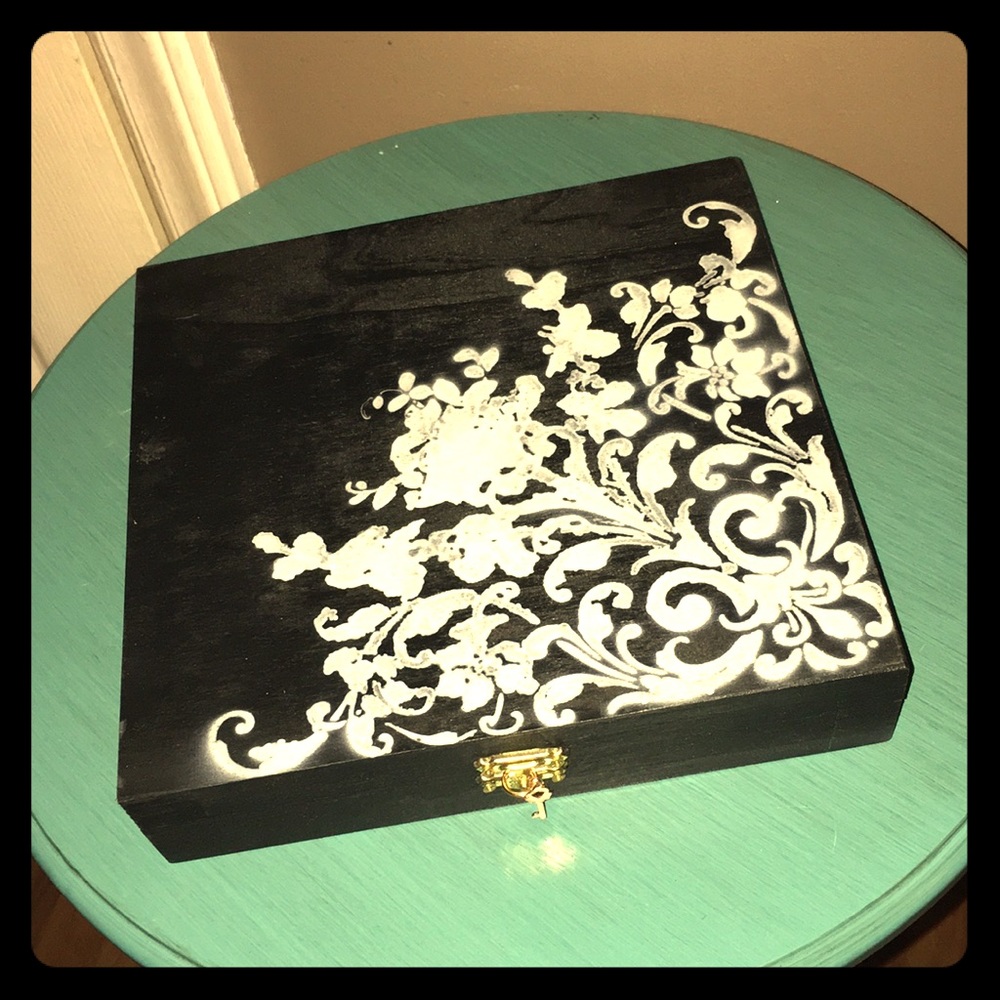 Romantic collectors box medium size by Wall Candy